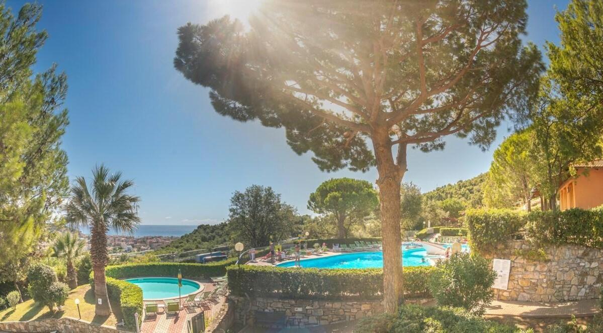Villino Garden & Pool Hotel Andora ภายนอก รูปภาพ